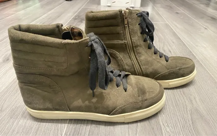 Baskets hautes en daim kaki