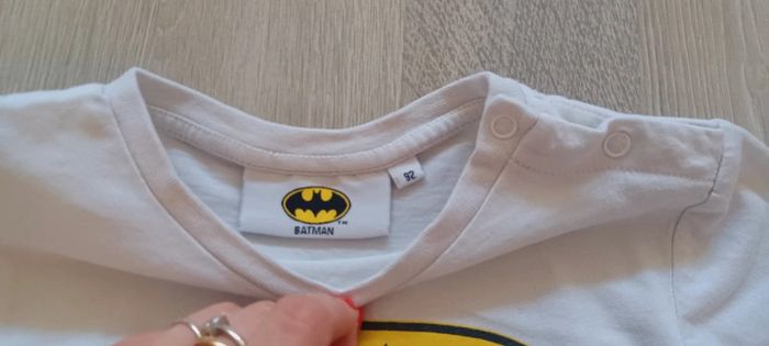 Tee-shirt manches courtes garçon Batman, taille 24 mois (92 cm), en bon état. - photo numéro 4