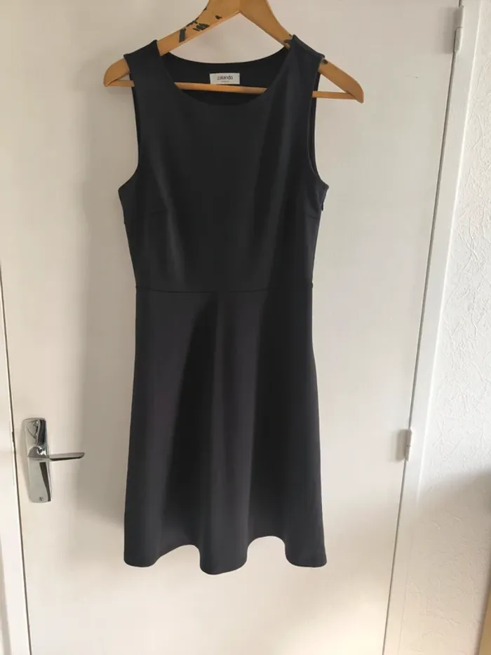 Robe noir patineuse