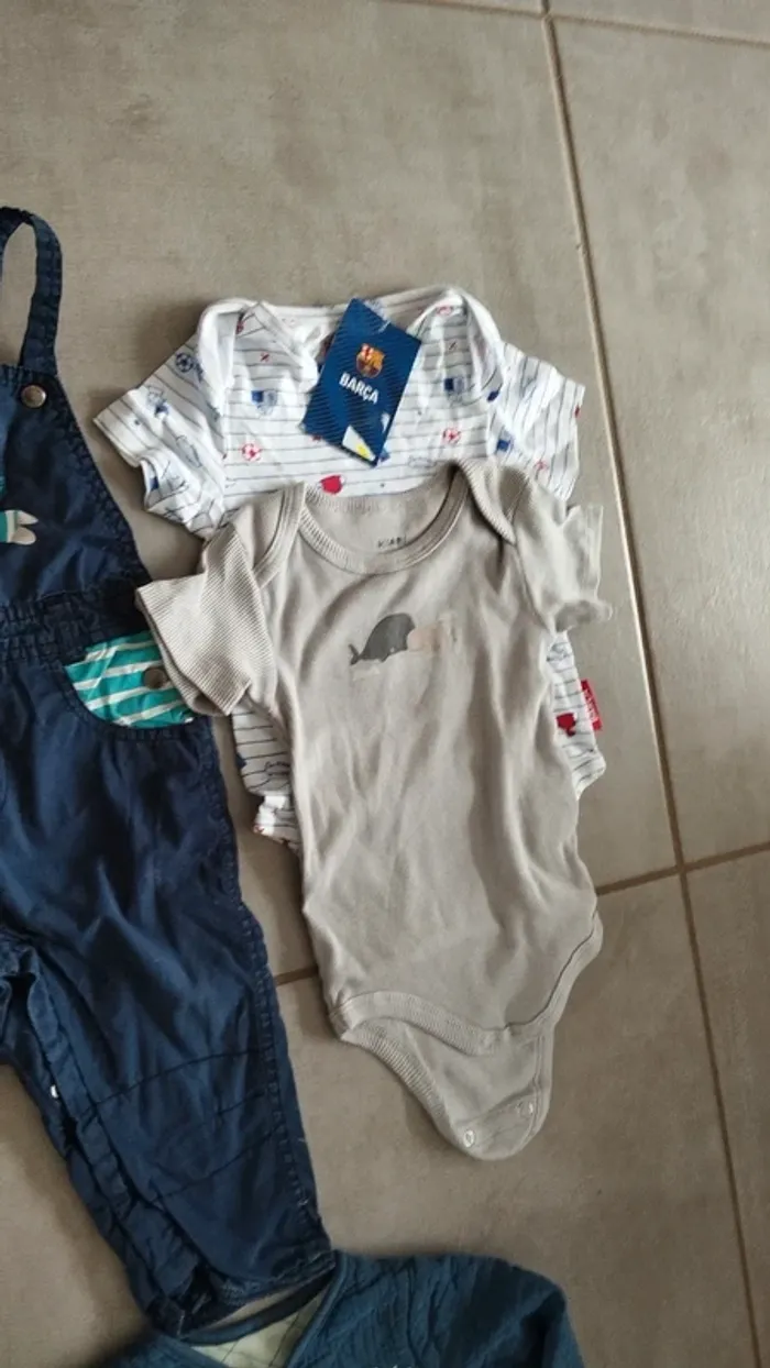 Lot de 8 vêtements bébé garçon 18 mois - photo numéro 2