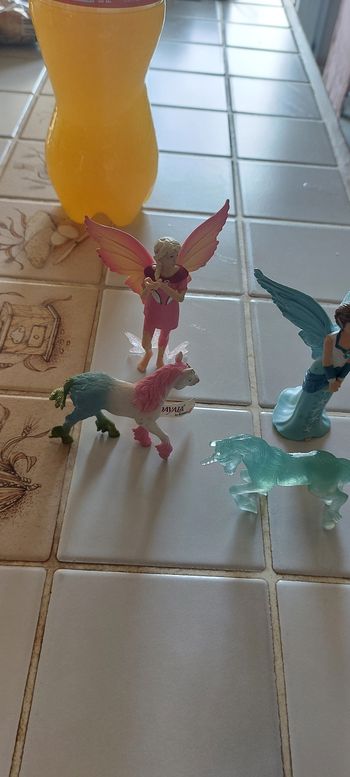 Figurine fée avec licorne