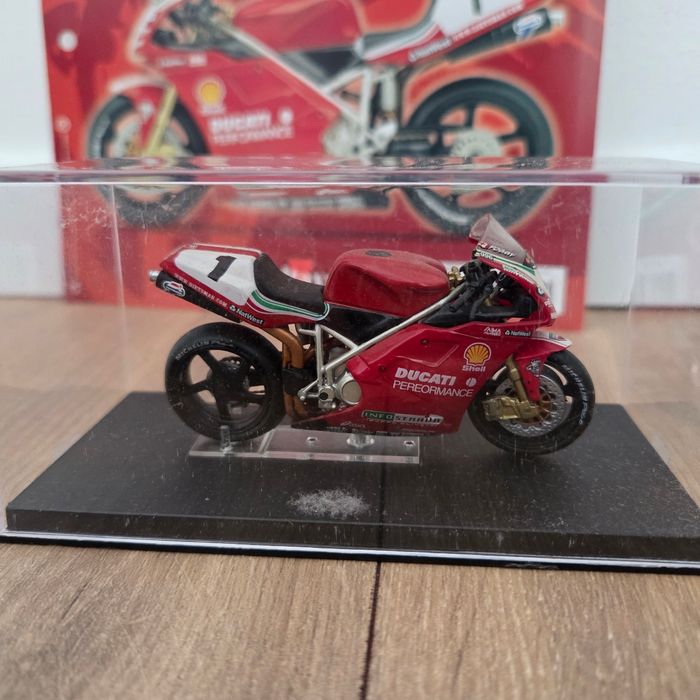 Moto 1:24 avec socle, vitrine et fascicule - photo numéro 2