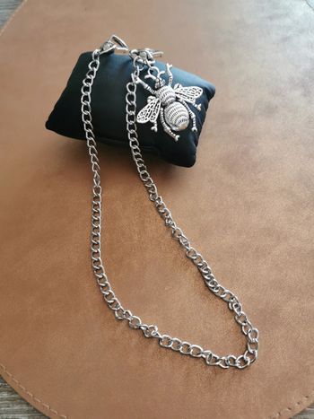 Chaîne de pantalon tendance abeille