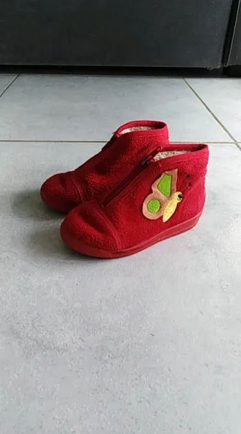 Chaussons rouge taille 25