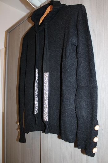 Pull fin à capuche
