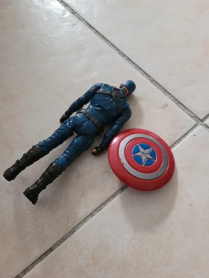 Figurine captaine america - photo numéro 2