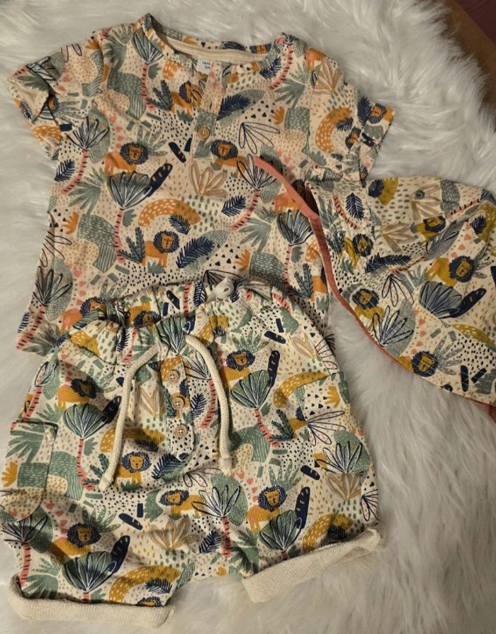 Neufs (non portés) 😍💙 Ensemble teeshirt mc , short et Bob 18mois garçon 💙😍