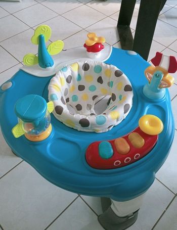Table d'activité avec siège rotatif 