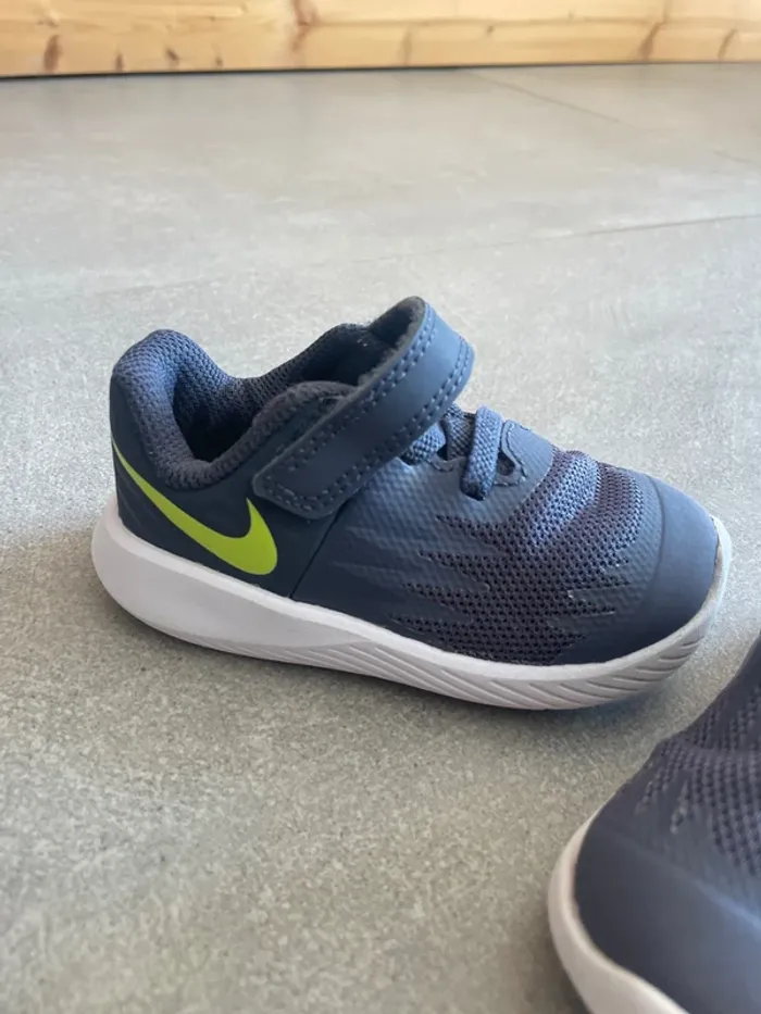 Chaussures / Baskets Nike T.21 - photo numéro 2