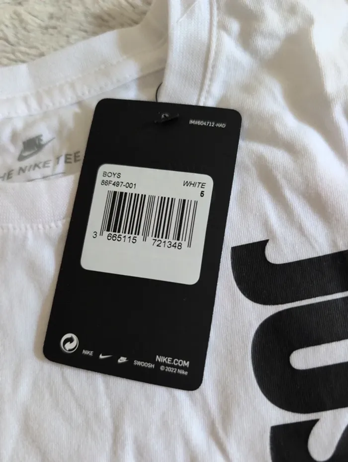 T-shirt Nike neuf 5 ans - photo numéro 4