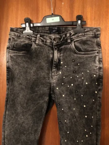 Jean noir délavé à perles