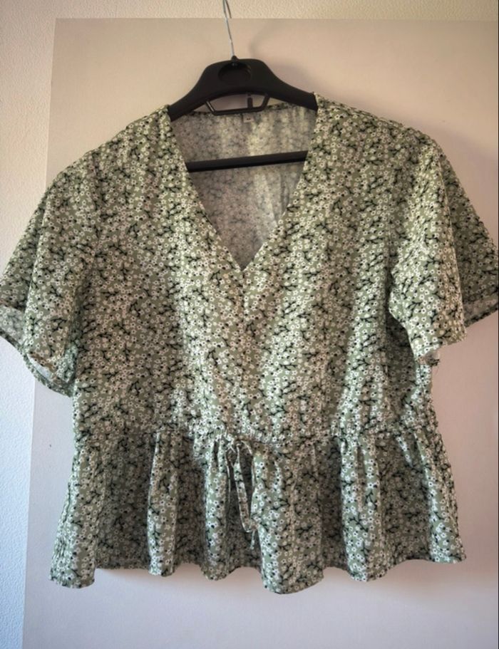 T-shirt motif liberty vert taille S - photo numéro 2