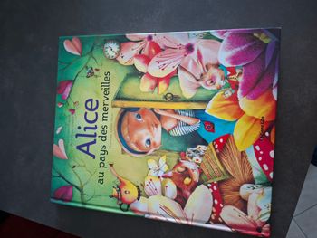 Livre Alice au pays des merveilles