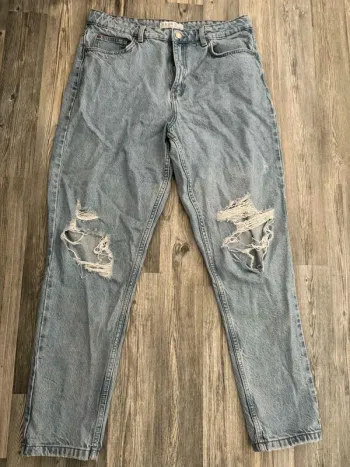 Jean troue Primark T42