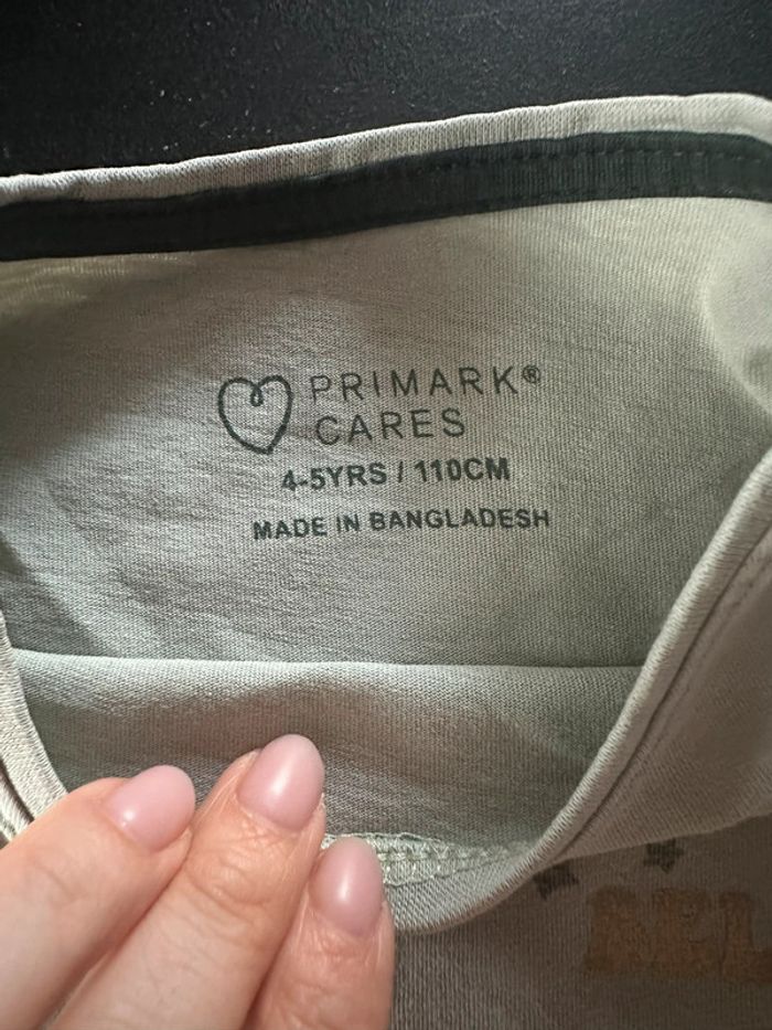 TEE shirt primark 4/5ans - photo numéro 2