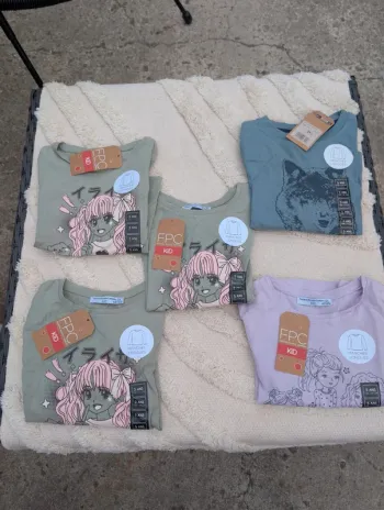 Lot 5 ans. T-shirt manches longues. Neuf.