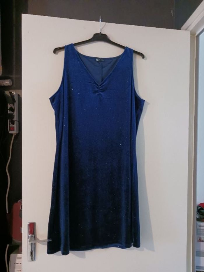 Robe de soirée bleu à paillette tex taille 48