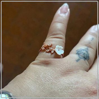Magnifique bague fleurie ajustable