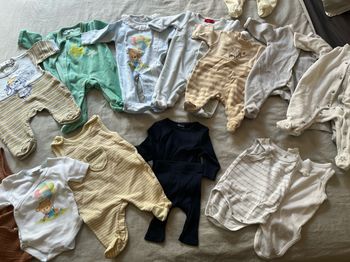 Lot de vêtements bébé