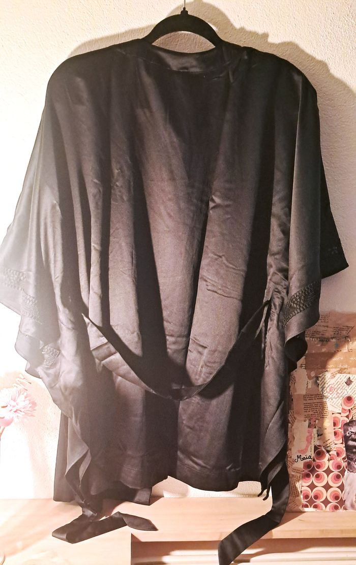 Kimono chic noir Passionata by Chantelle – dentelle, ceinture - photo numéro 3