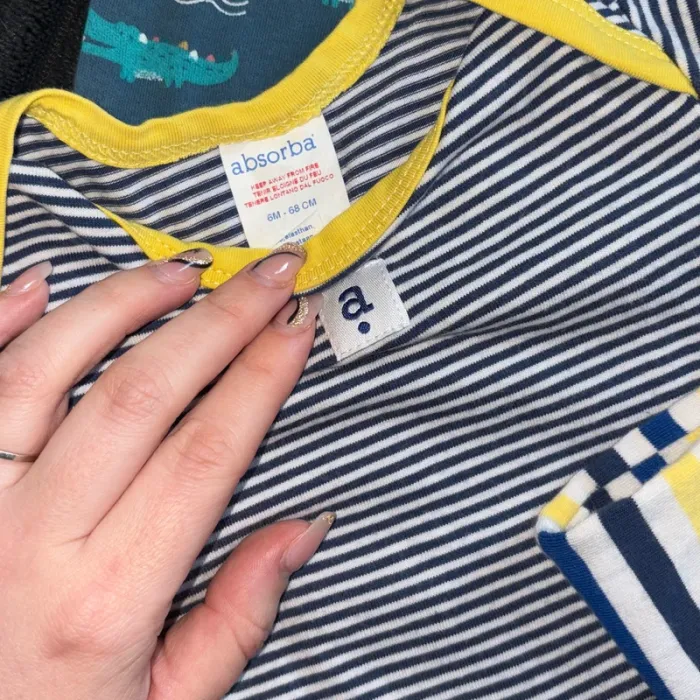 Lots de 4 bodys taille 6 mois - photo numéro 5