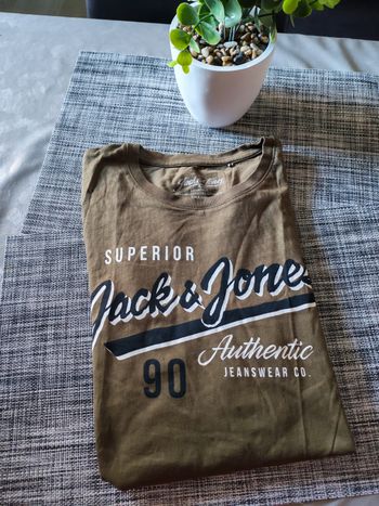Tee shirt ado