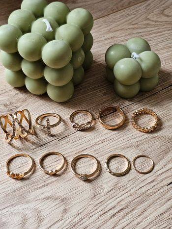 Lot de 10 bagues dorées fantaisie