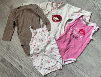 Lot 4 bodys 6 mois