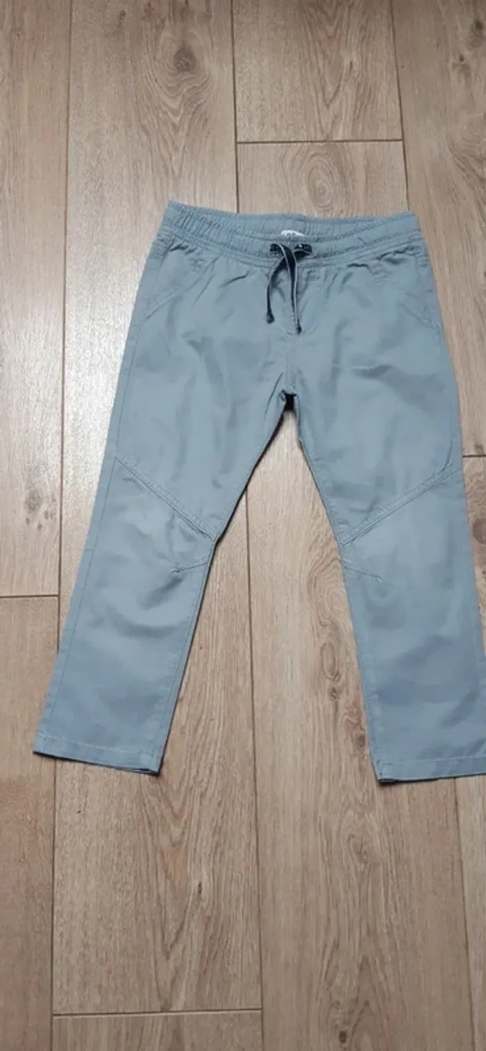 Pantalon gémo gris clair 4 ans en parfait état