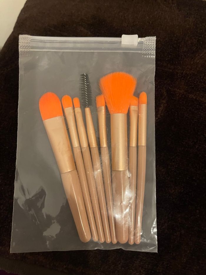 Pinceau et éponge à maquillage - photo numéro 2