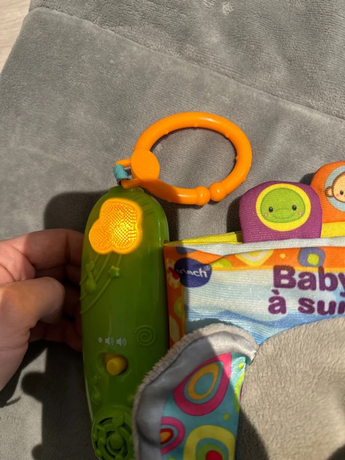 Livre tissu sonore Baby livre a surprise - photo numéro 3