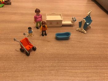 Maman enceinte + bébé playmobil