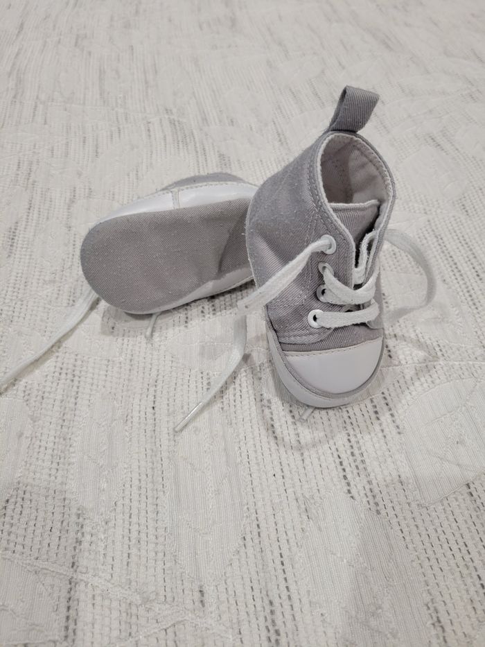 Chaussures bébé 3-6mois - photo numéro 2