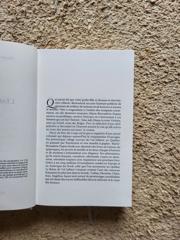 Livre dédicacé de Marie-Bernadette Dupuy "L'enfant des neiges", La saga de Val-Jalbert - État neuf - photo numéro 8