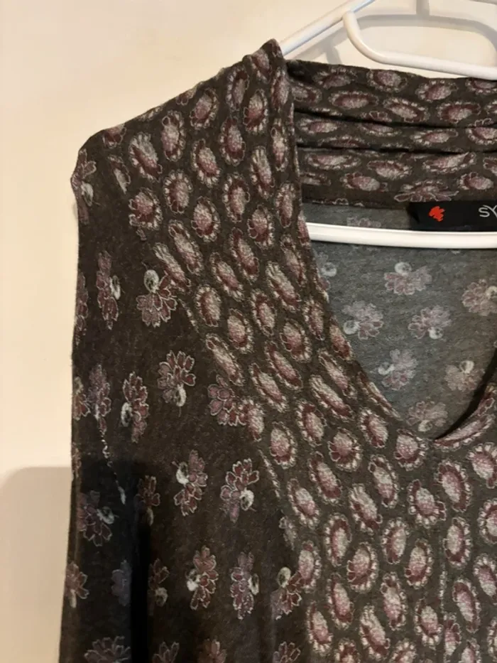 Blouse femme col V taille 42 - XL en très bon état - photo numéro 3