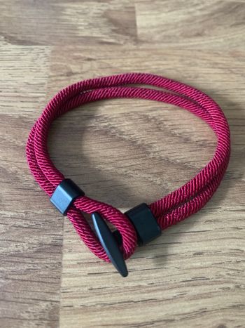 Bracelet bordeaux fermeture noire neuf