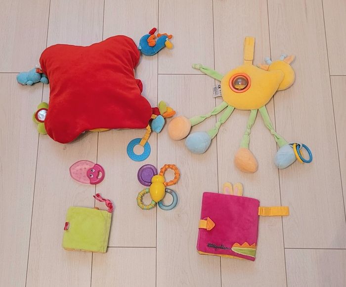 Lot de jouets d'éveil bébé fille peluches d'activités, livres en tissus,  hochet - photo numéro 4