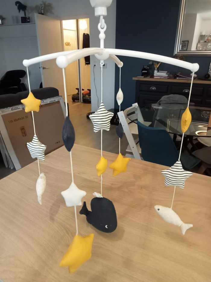Suspension + mobile musical baleine et étoiles Verbaudet - photo numéro 4