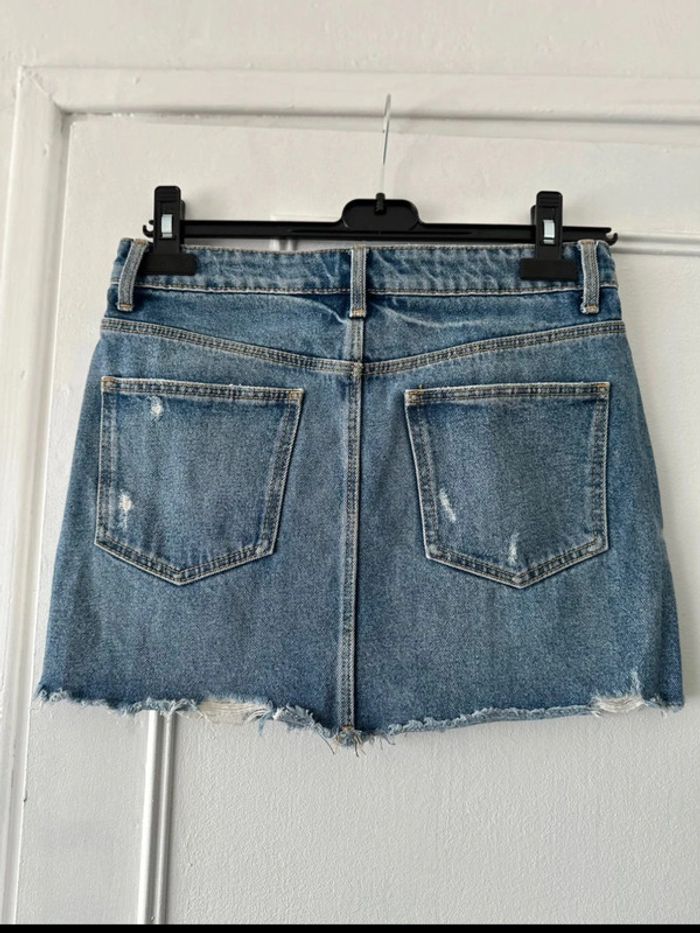 Jupe courte en jean taille haute trouée bleu taille S ZARA - photo numéro 5