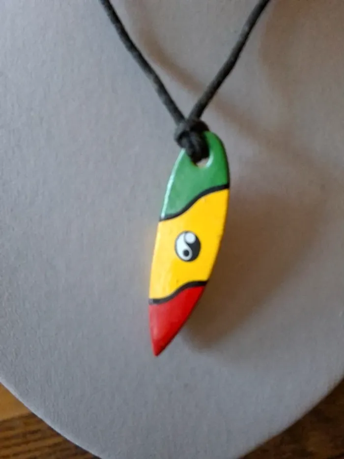 Collier pendentif "planche de surf" style reggae - photo numéro 2