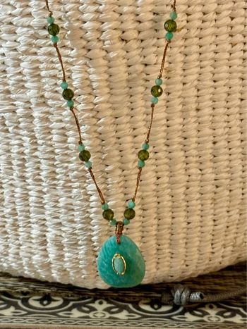 Collier réglable cordon tissé finitions chaîne réglable perles et pierre jade vert habaha Paris