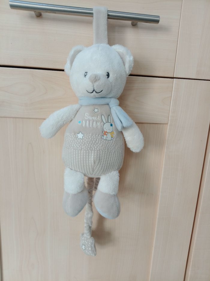 Peluche musicale à accrocher