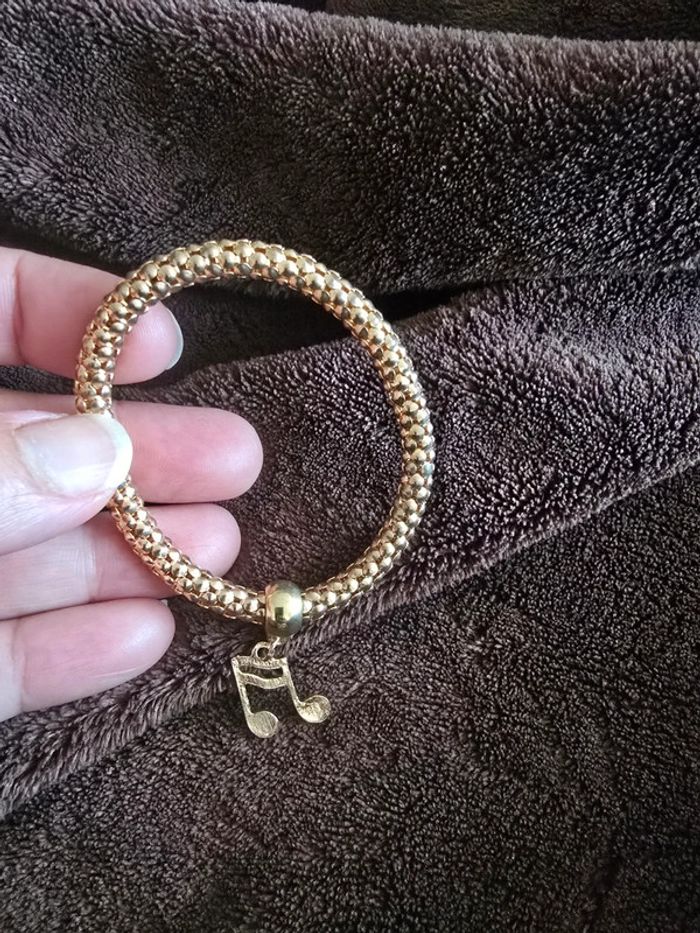 Bracelet doré avec note musical - photo numéro 4