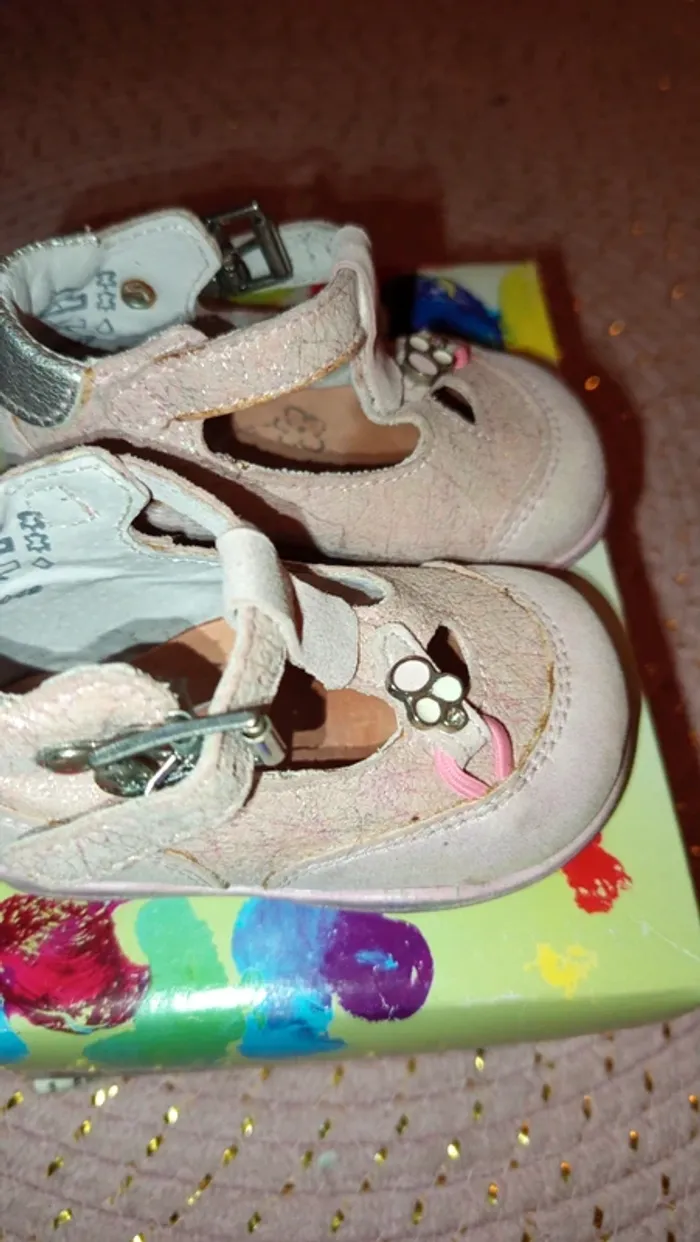Chaussures neuves fille taille 18 - photo numéro 3
