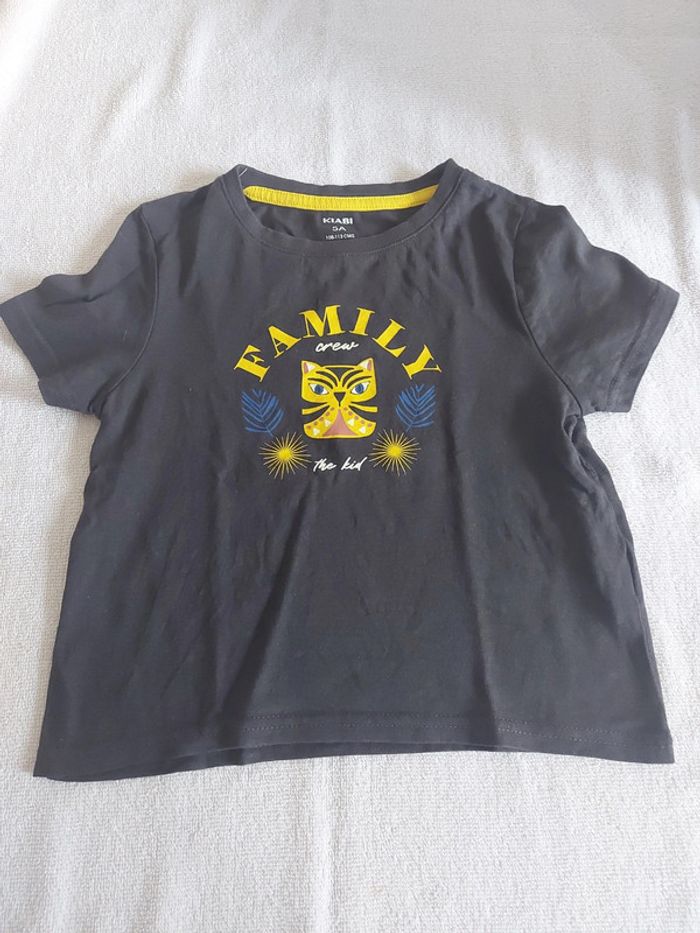 T-shirt kiabi 5 ans mais correspond à 4 ans