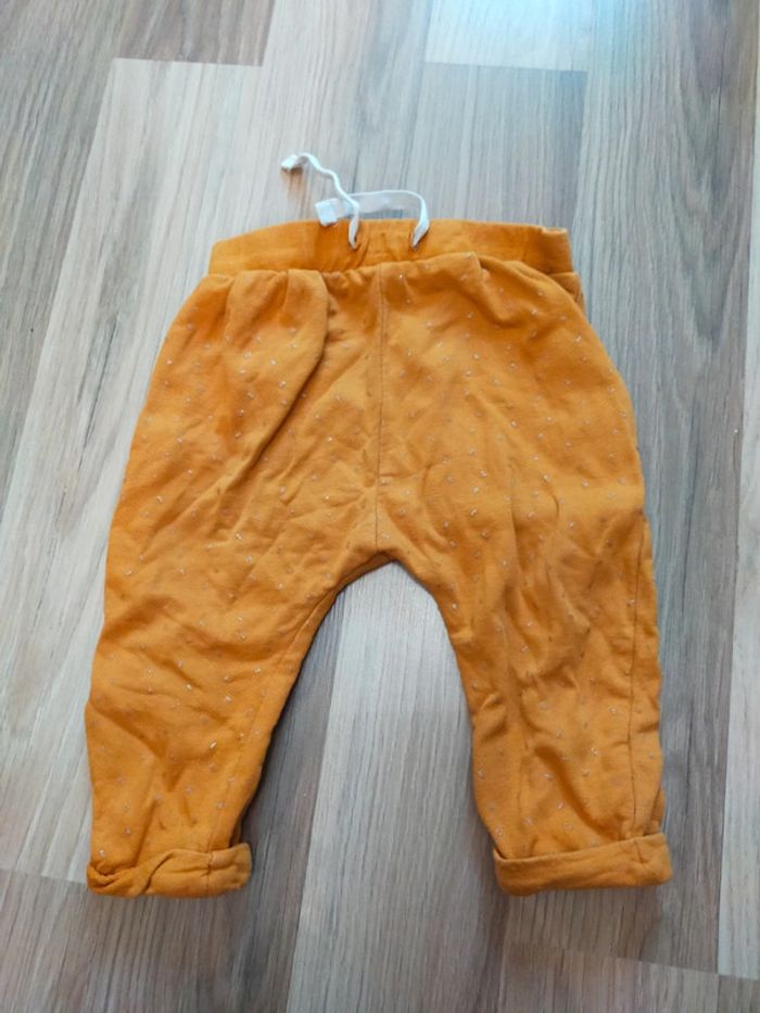 Pantalon moutarde Kiabi 9 mois