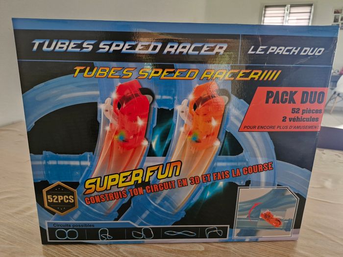 Circuit tube avec véhicules