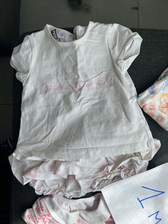 Lot vêtements fille taille 1 mois - photo numéro 4