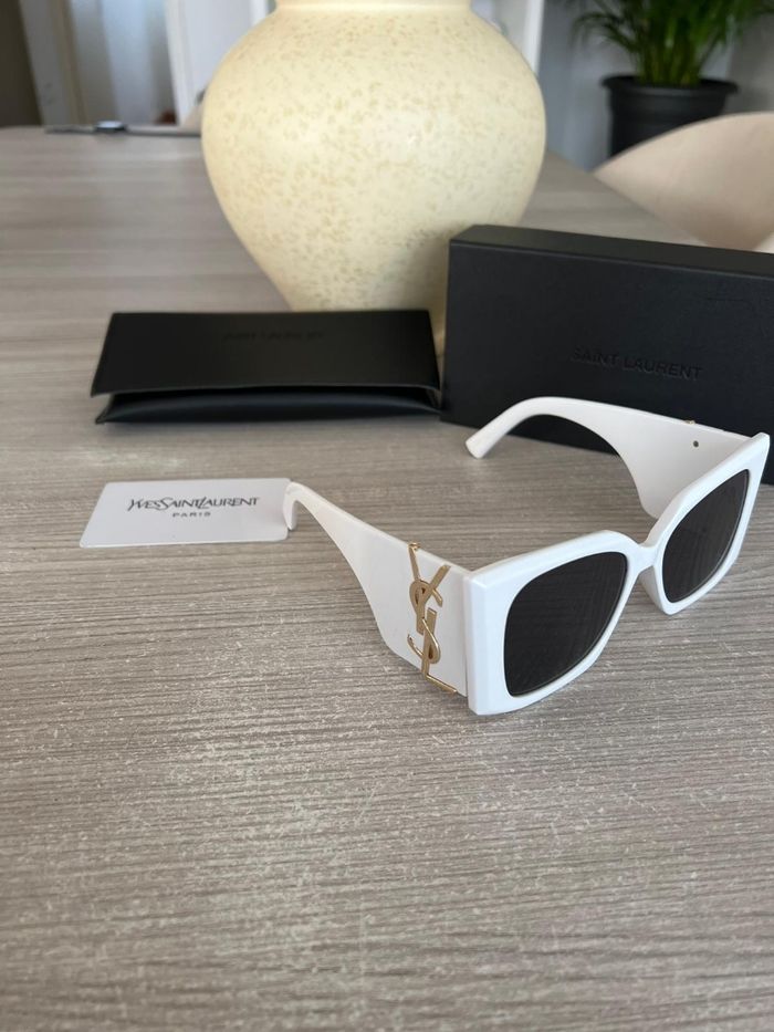 Lunettes de soleil Yves Saint Laurent