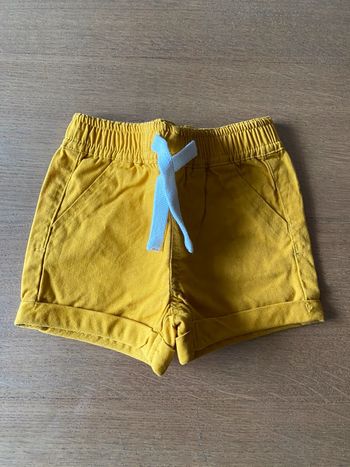 Short jaune moutarde